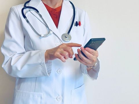 スマホ予約とオンライン診療で快適