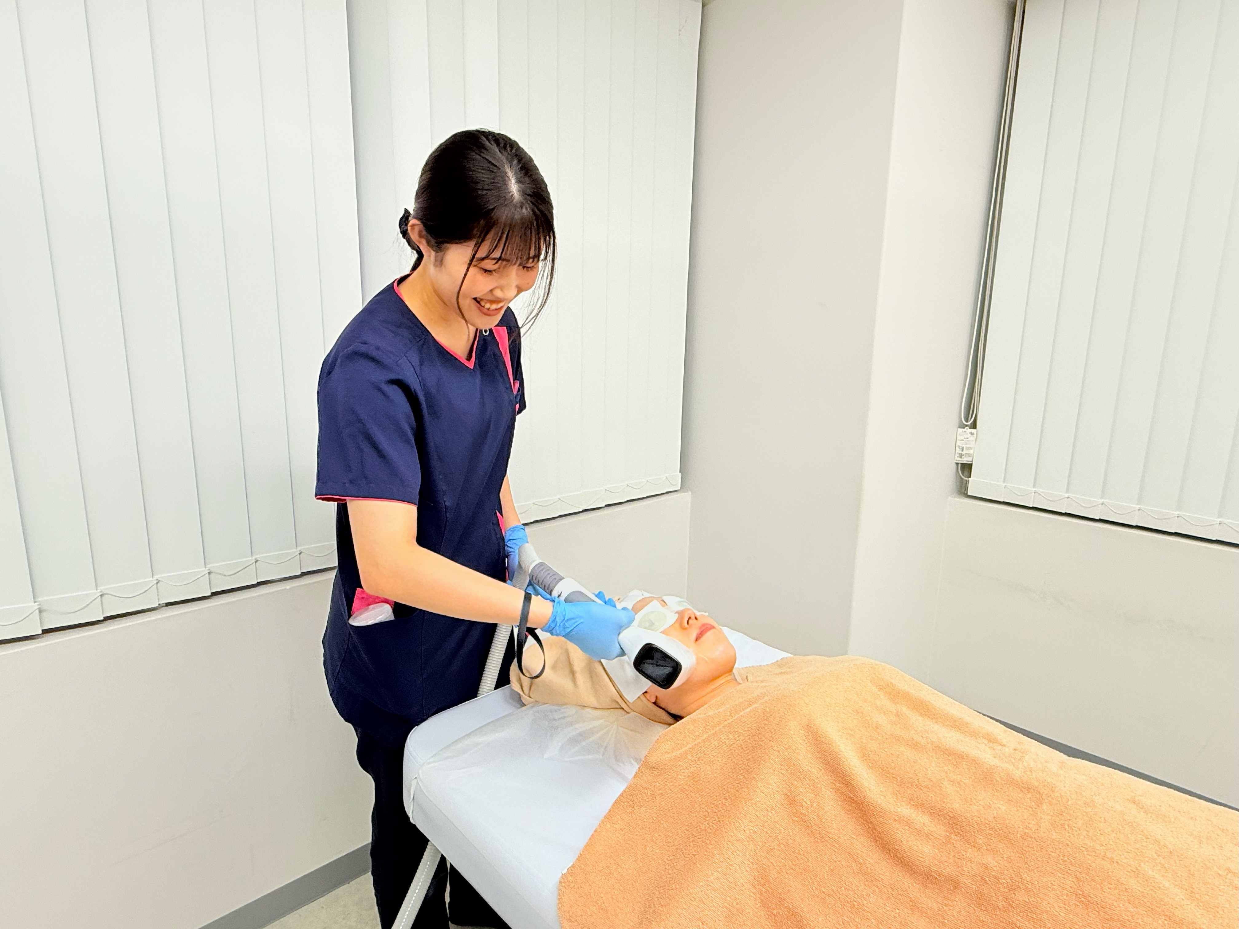 痛みを抑え、美肌ケアも叶える施術