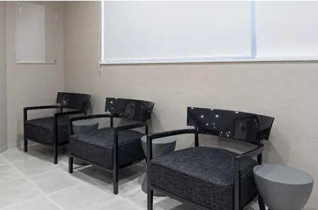 落ち着きと清潔感の快適な院内空間