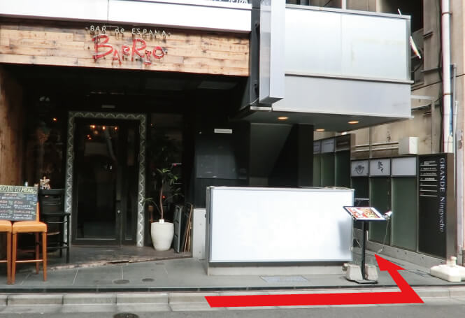 人形町駅A4出口すぐ、通いやすい立地