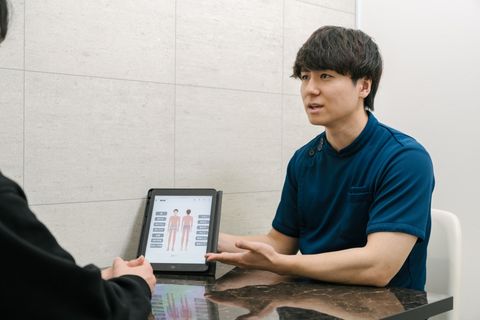 ＼未経験から高収入◎／残業ほぼなしでプライベート充実◎働きながらキレイになれる嬉しい社割あり♪