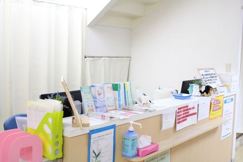 JR総武線平井駅から徒歩4分♪受付／医療事務とマネージャー職の募集です◎未経験の方でも安心！先輩スタッフがしっかりフォローします！多店舗経営なので急なお休みにも対応できます。受付だけではない。 患者様の健康を支える医療事務を目指しませんか？