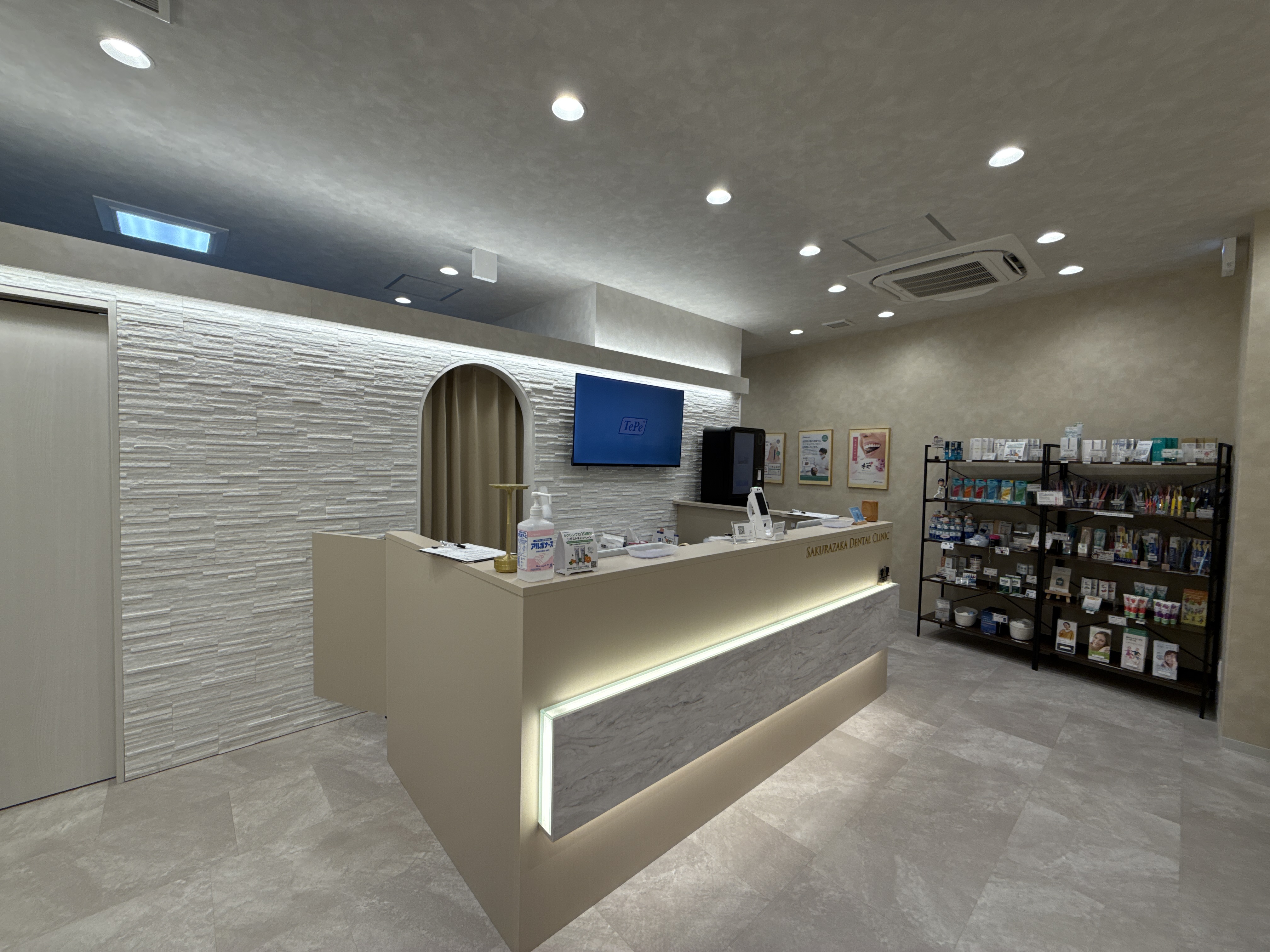 【2025年12⽉新規オープン♪】＜綾瀬駅徒歩1分＞時給2,000円以上★週1日からOK☆土日勤務できる方歓迎★同グループで全国22医院を展開する法人で安心・安定★社風は「スタッフファースト」「ピリピリNG」★予防・メインテナンス中心で理想のDHを目指せる環境です♪